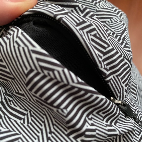 Lululemon Seawheeze 2020 Hotty Hot Short Sz 6 - Picture 5 of 5